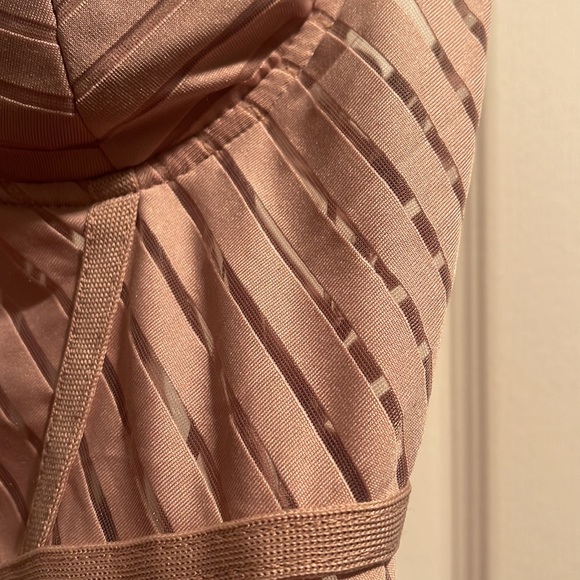 Pink sheer panel dress - Picture 2 of 4